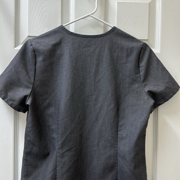 FIGS Catarina One-Pocket Scrub Top *Graphite - Picture 7 of 12